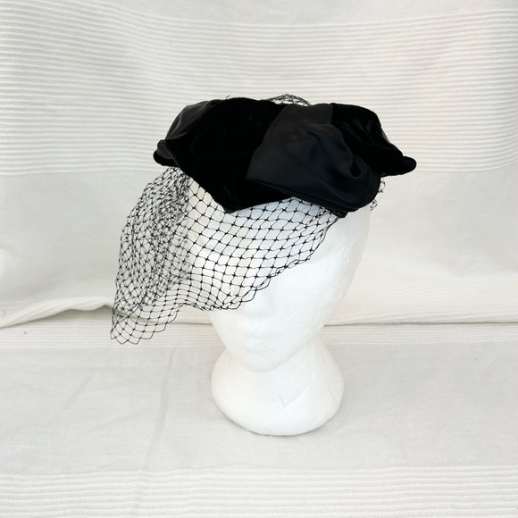 Vintage Black Velvet Ring Fascinator Hat With Netting - Picture 2 of 11